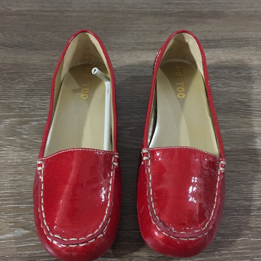 💥 Moving Sale 💥 NWOT Red Flats - Me Too Brand